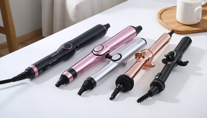 Choisir le bon fer à friser peut transformer complètement votre routine capillaire. Avec un nombre considérable de modèles sur le marché, il devient essentiel de faire le bon choix pour obtenir des boucles parfaites sans abîmer vos cheveux. Ce guide [&hellip;]