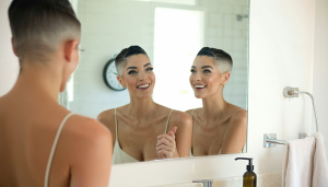 Avoir une coiffure qui allie style et praticité est le souhait de nombreux hommes et femmes. Le buzz cut adouci s&rsquo;impose comme une solution incontournable pour ceux en quête d&rsquo;une coupe courte tendance, mais également d&rsquo;une économie de temps coiffure. [&hellip;]