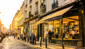 Pont-à-Mousson, petite ville vibrant d’histoire et d’élan créatif, semble être devenue un véritable carrefour des tendances capillaires. Avec près de vingt-cinq coiffeurs installés dans un périmètre restreint, la question de la saturation du marché local se pose. Comment ces salons [&hellip;]
