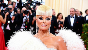 Au cœur de la mode, un événement se démarque chaque année : le Met Gala. En 2025, les célébrités se sont surpassées pour faire briller le tapis rouge de leurs looks audacieux et raffinés. Parmi toutes ces apparitions mémorables, Pamela [&hellip;]